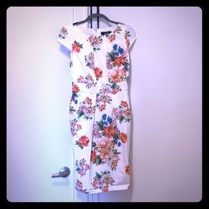 ModCloth M floral dress with pockets!